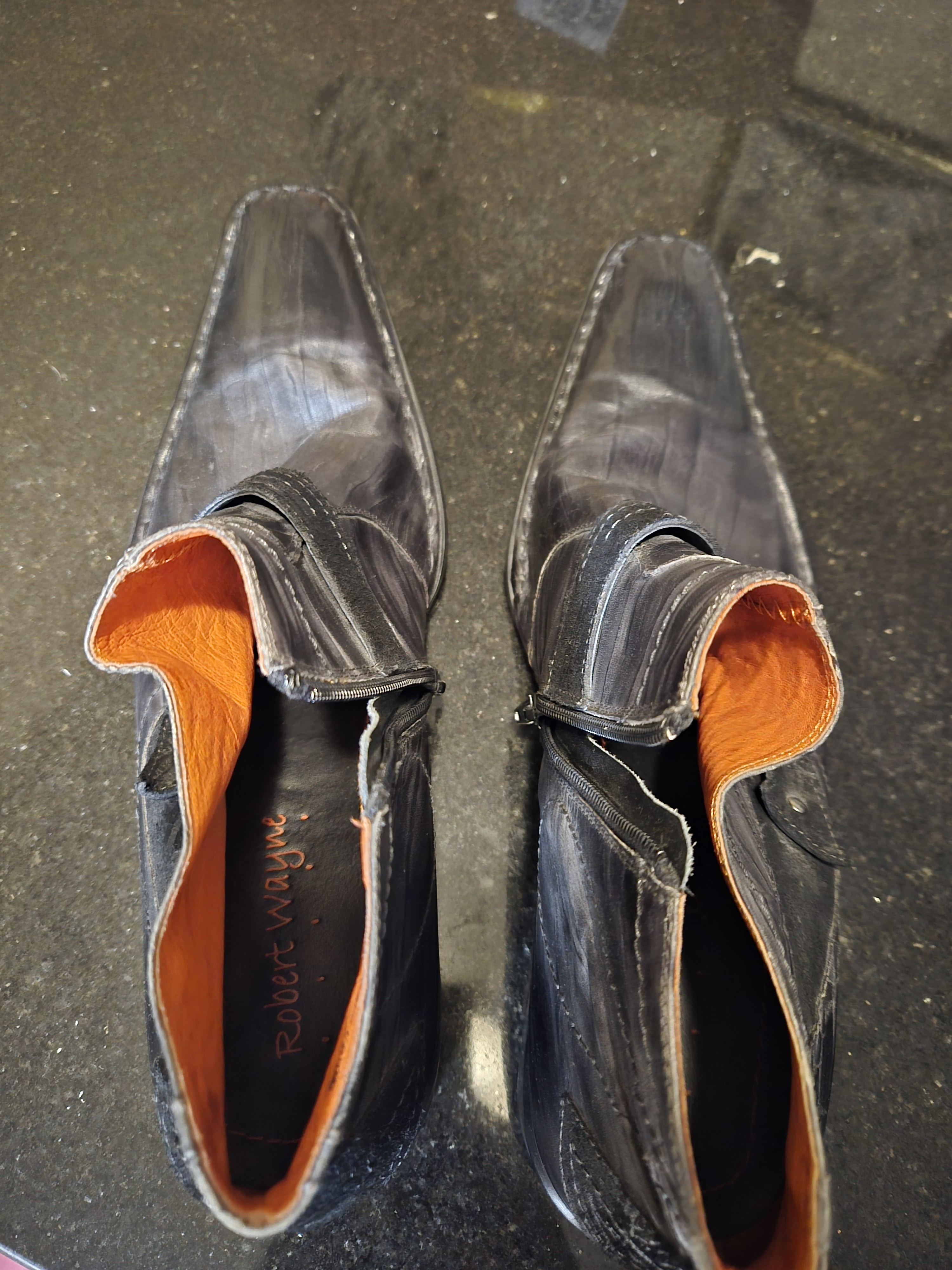 Robert Wayne Men's Black Leather Pointed Ankle Boots — image 2 of 4
